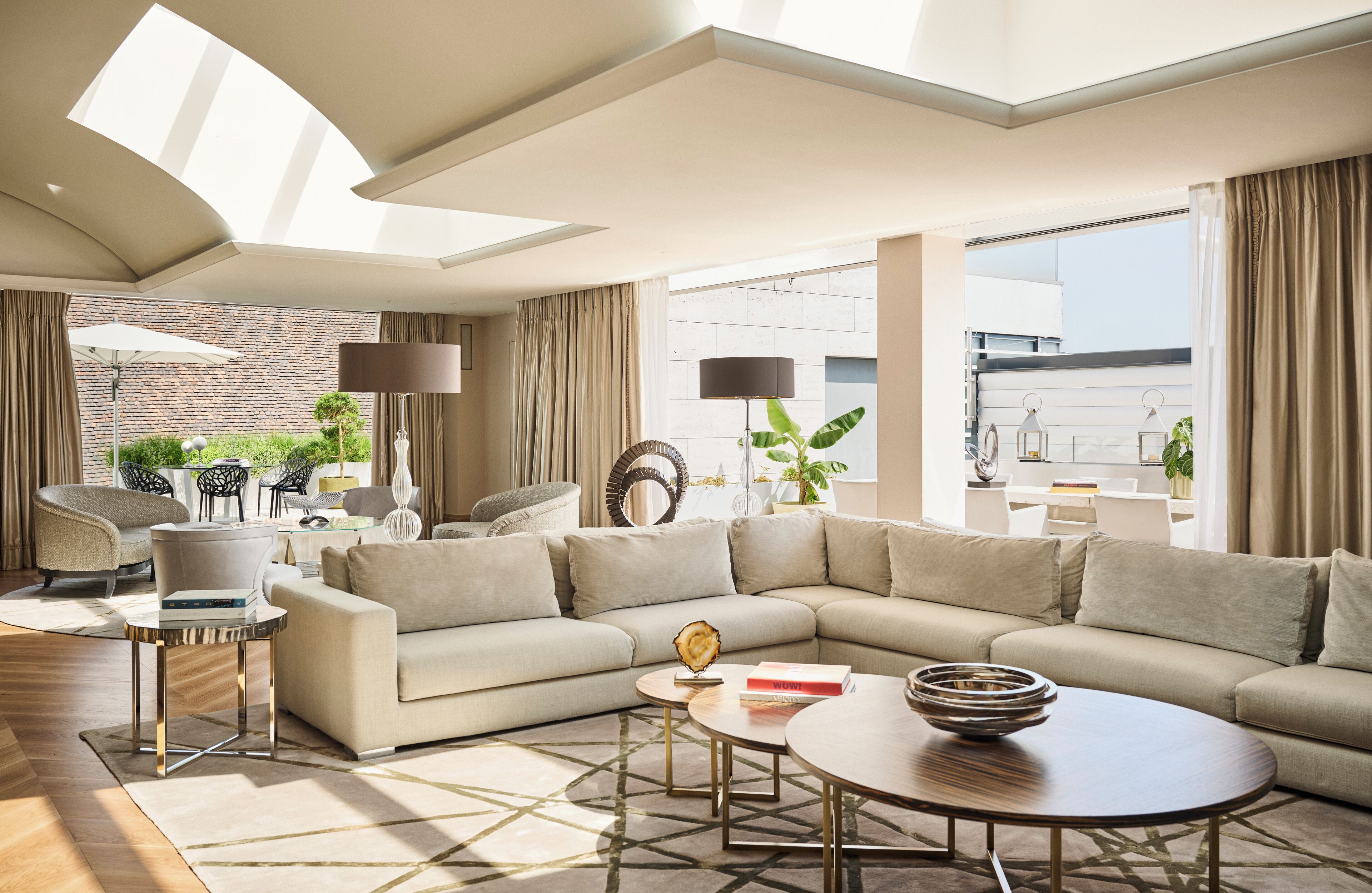 Royal Penthouse (Suite) | Living area | LCD TV, pay movies, MP3 dock