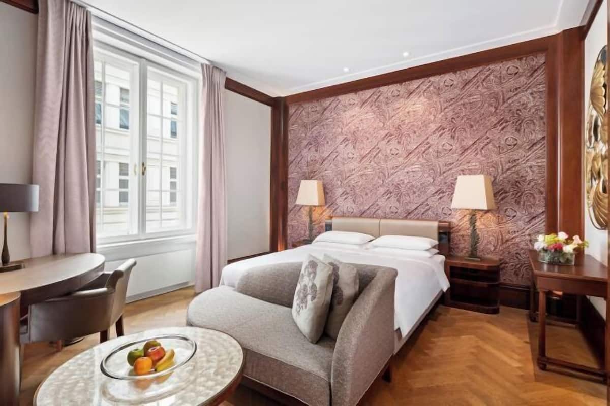 1 bedroom, hypo-allergenic bedding, minibar, in-room safe