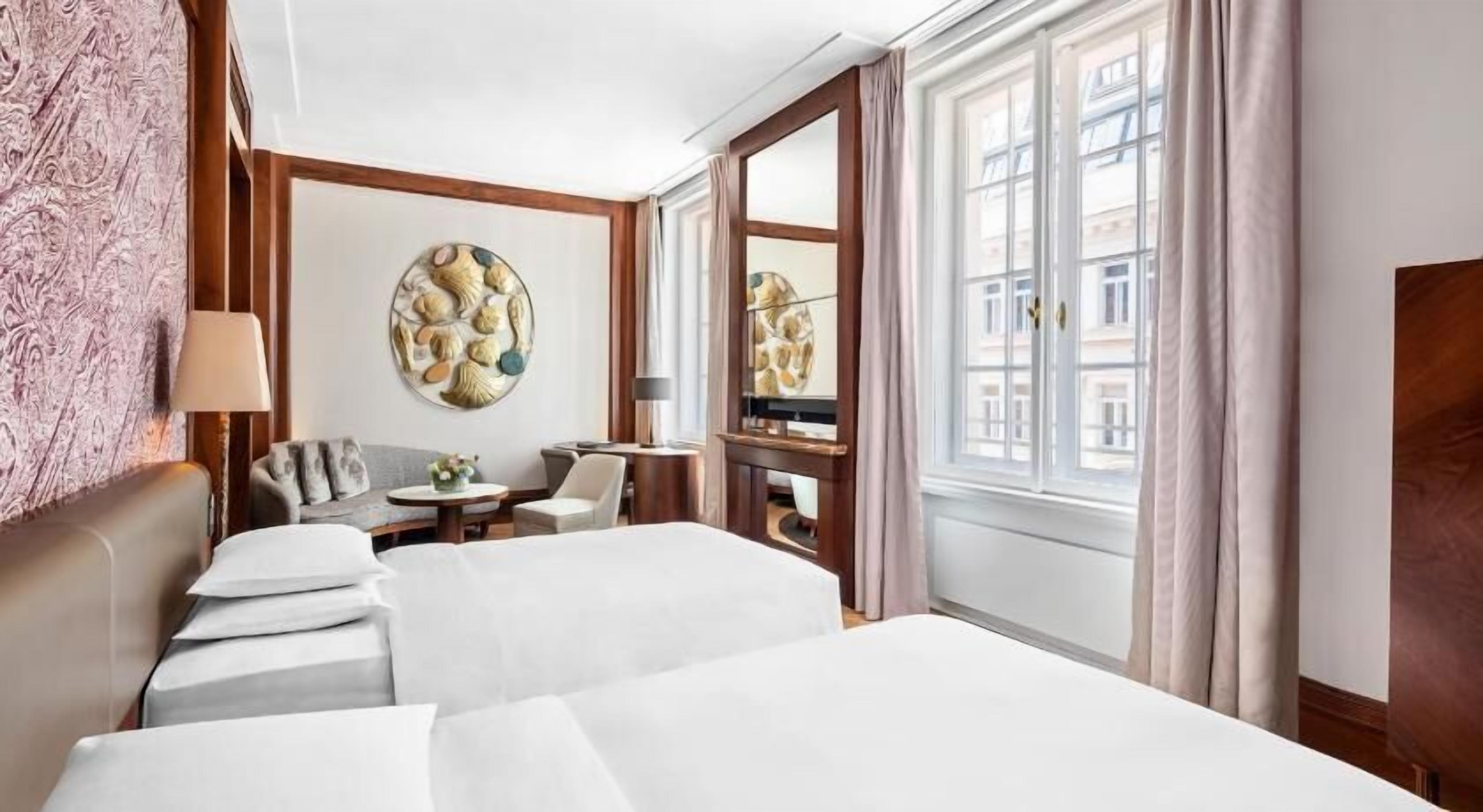 Literie hypoallergénique, minibar, coffres-forts dans les chambres