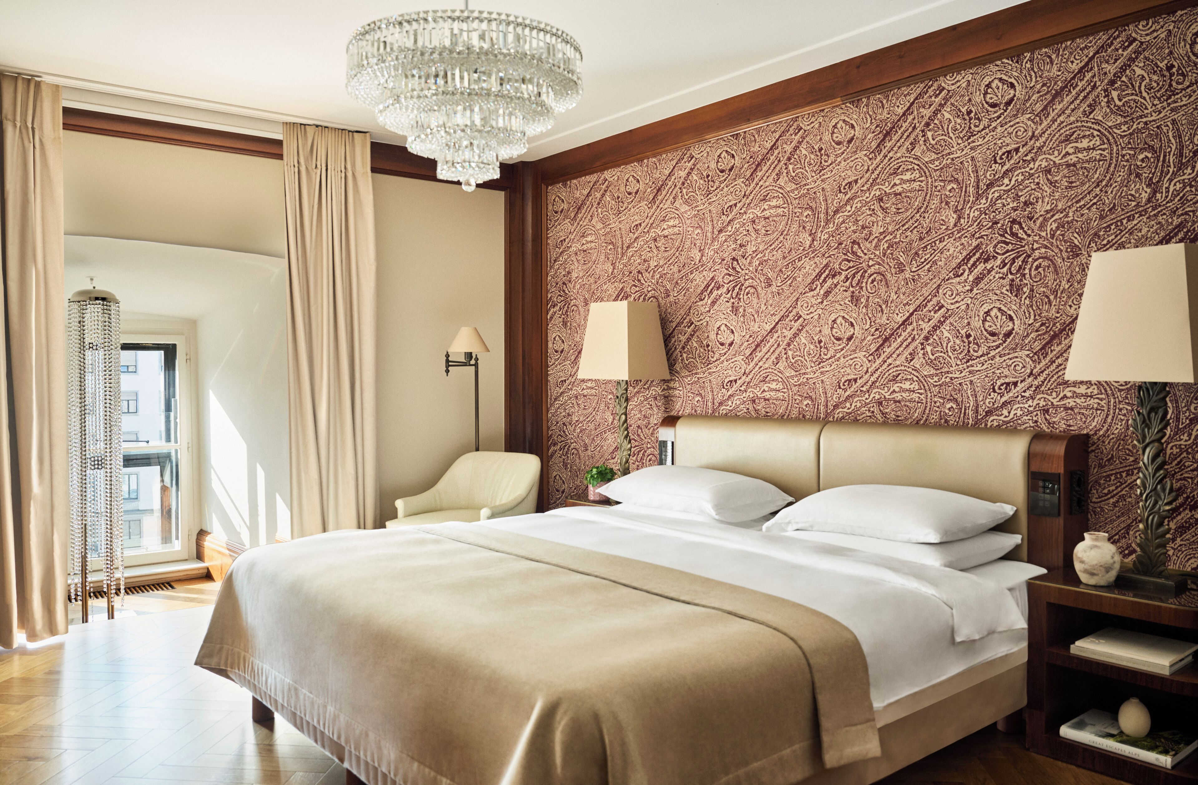 LCD-TV, filmkjøp og MP3-dokkingstasjon