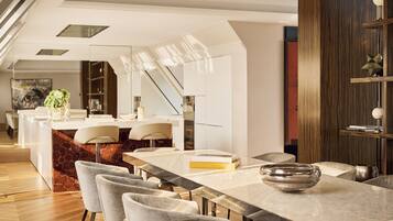 Royal Penthouse (Suite) | Dining room