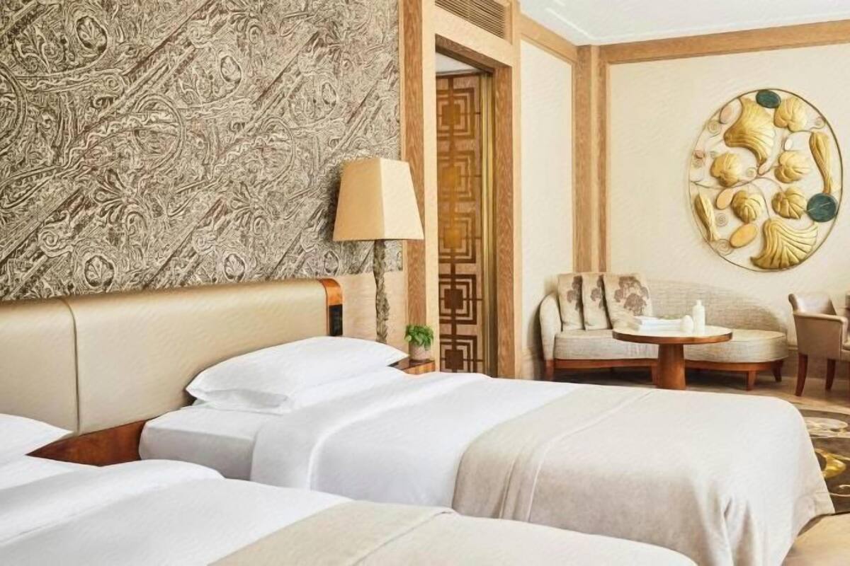 Hypo-allergenic bedding available, minibar, in-room safe, desk
