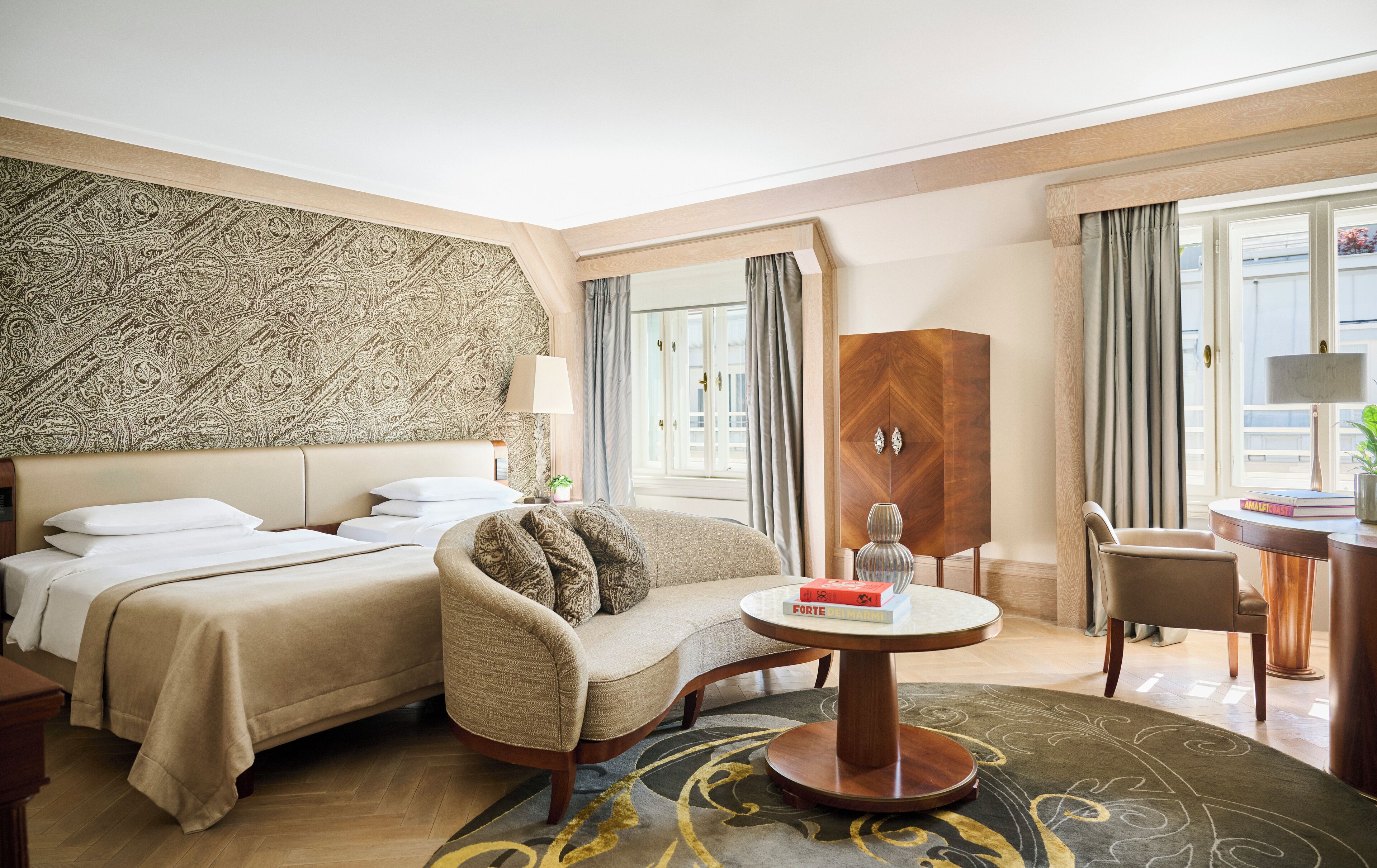 Rom – deluxe, 2 enkeltsenger | Allergitestet sengetøy, minibar, safe på rommet og individuelt dekorert