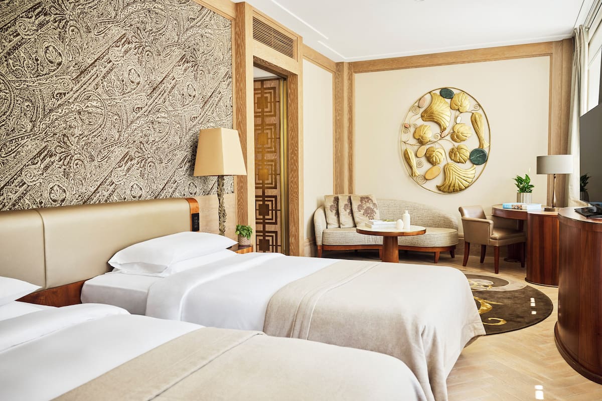 Rom – deluxe, 2 enkeltsenger, byutsikt | Allergitestet sengetøy, minibar, safe på rommet og individuelt dekorert