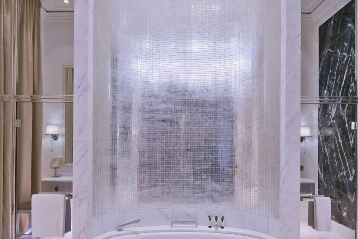Bathroom | Separate tub and shower, deep soaking tub, rainfall showerhead