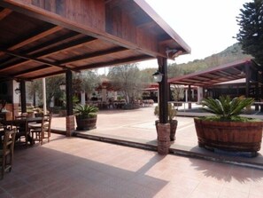 Courtyard - Tanit Hotel Ristorante Museo (Carbonia)