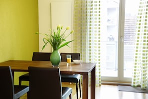 In-room dining - Residence Apartments by Hotel du Commerce (Basel)