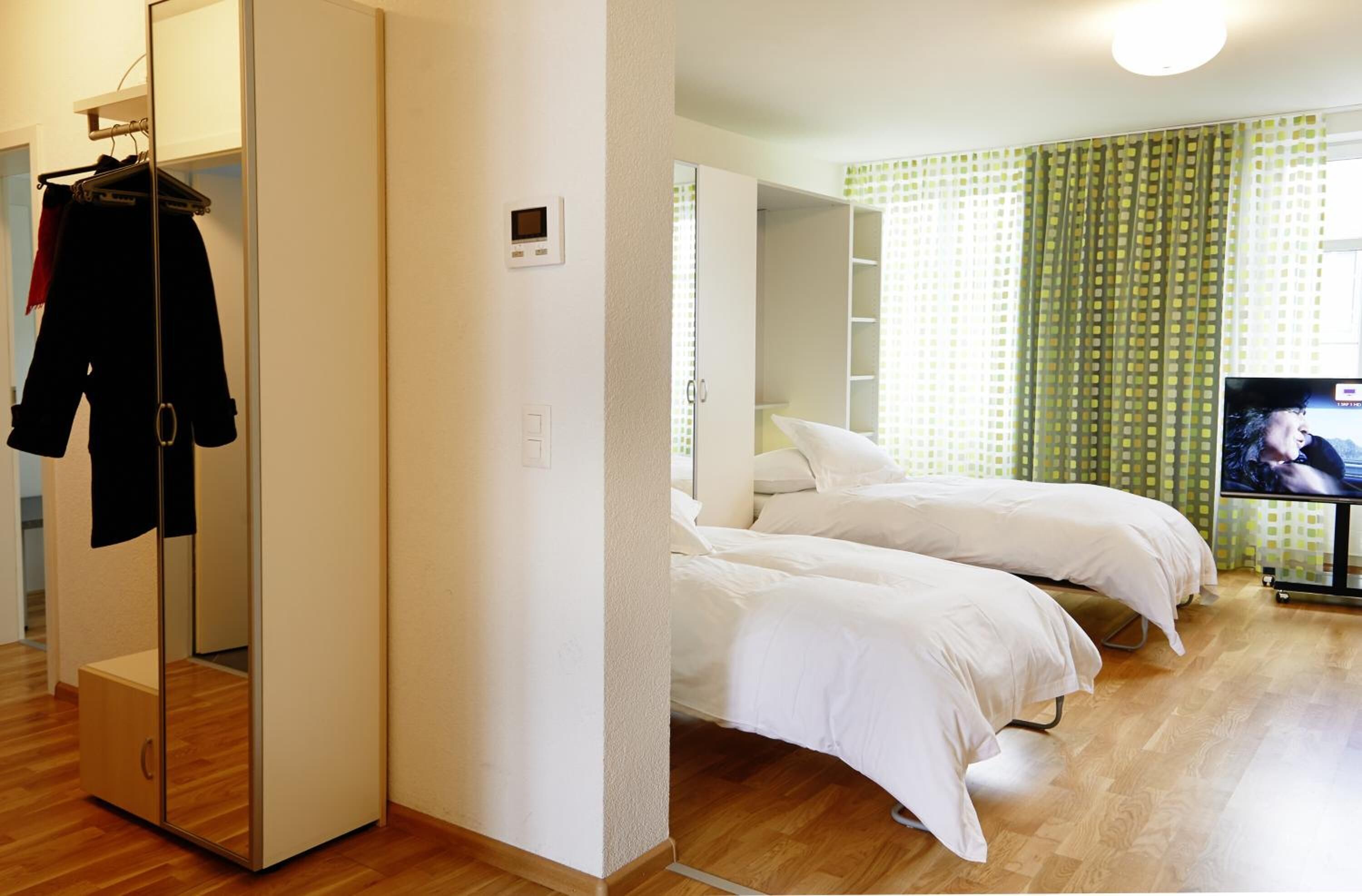 Desk, soundproofing, iron/ironing board, free WiFi