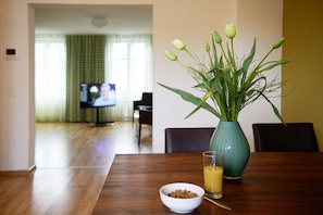 In-room dining - Residence Apartments by Hotel du Commerce (Basel)