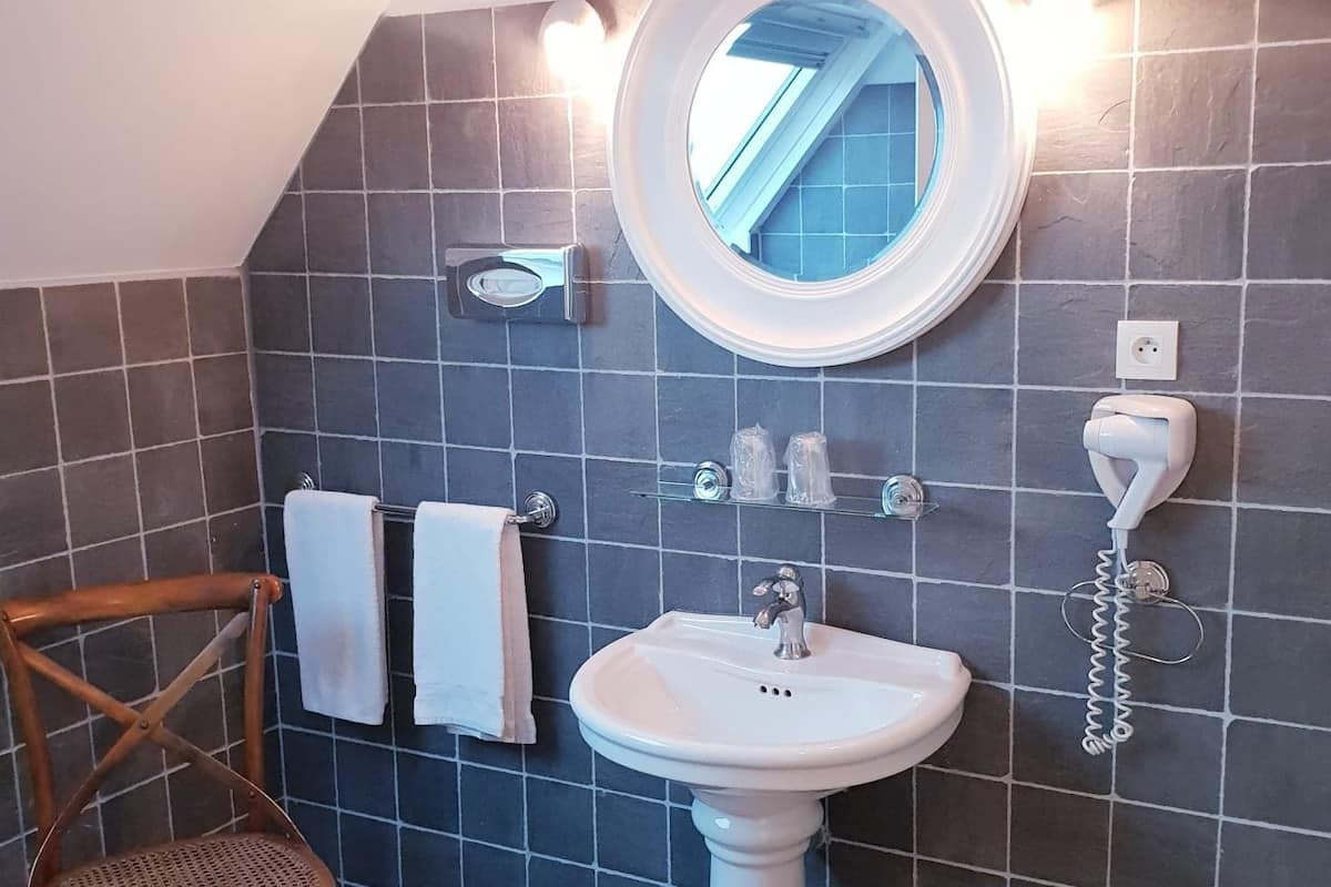 waterfront room, luxury | bathroom | rainfall showerhead, hair dryer, towels