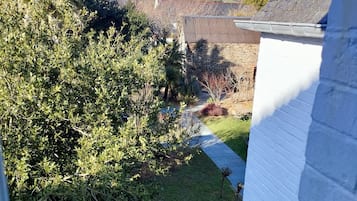 Chambre Triple | Coffres-forts dans les chambres, bureau, fer et planche Ă repasser