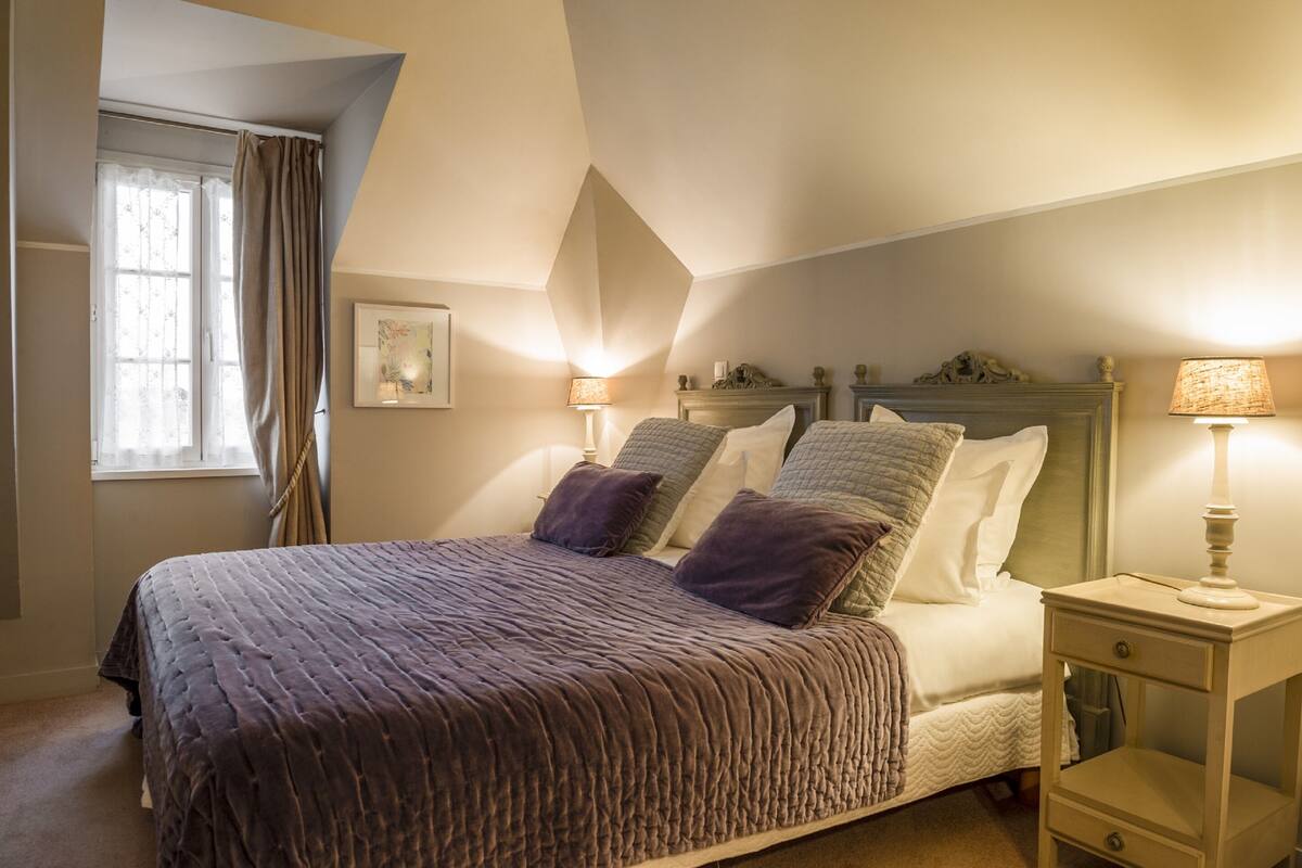 in-room safe, desk, iron/ironing board, free wifi