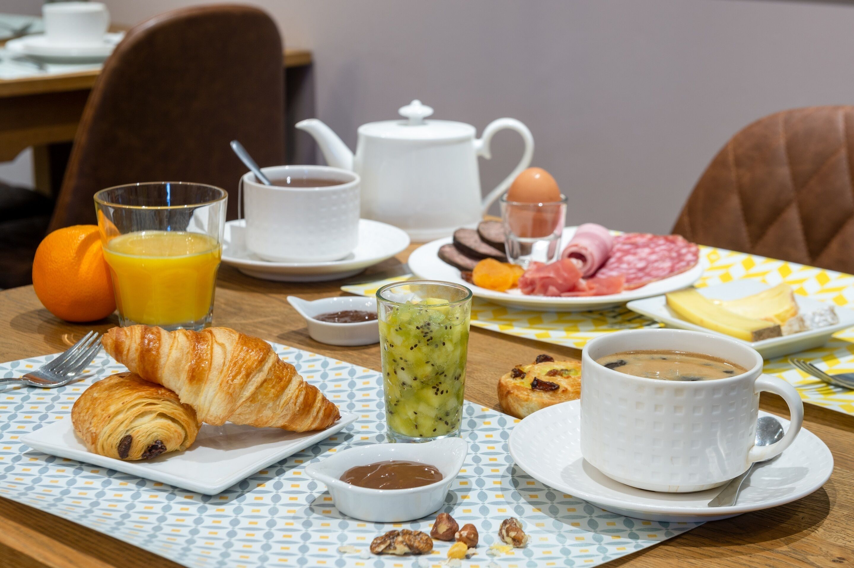daily buffet breakfast (eur 16 per person)