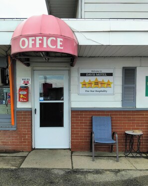 Reception - Davis Motel (North Lima)