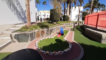 Mini-golf