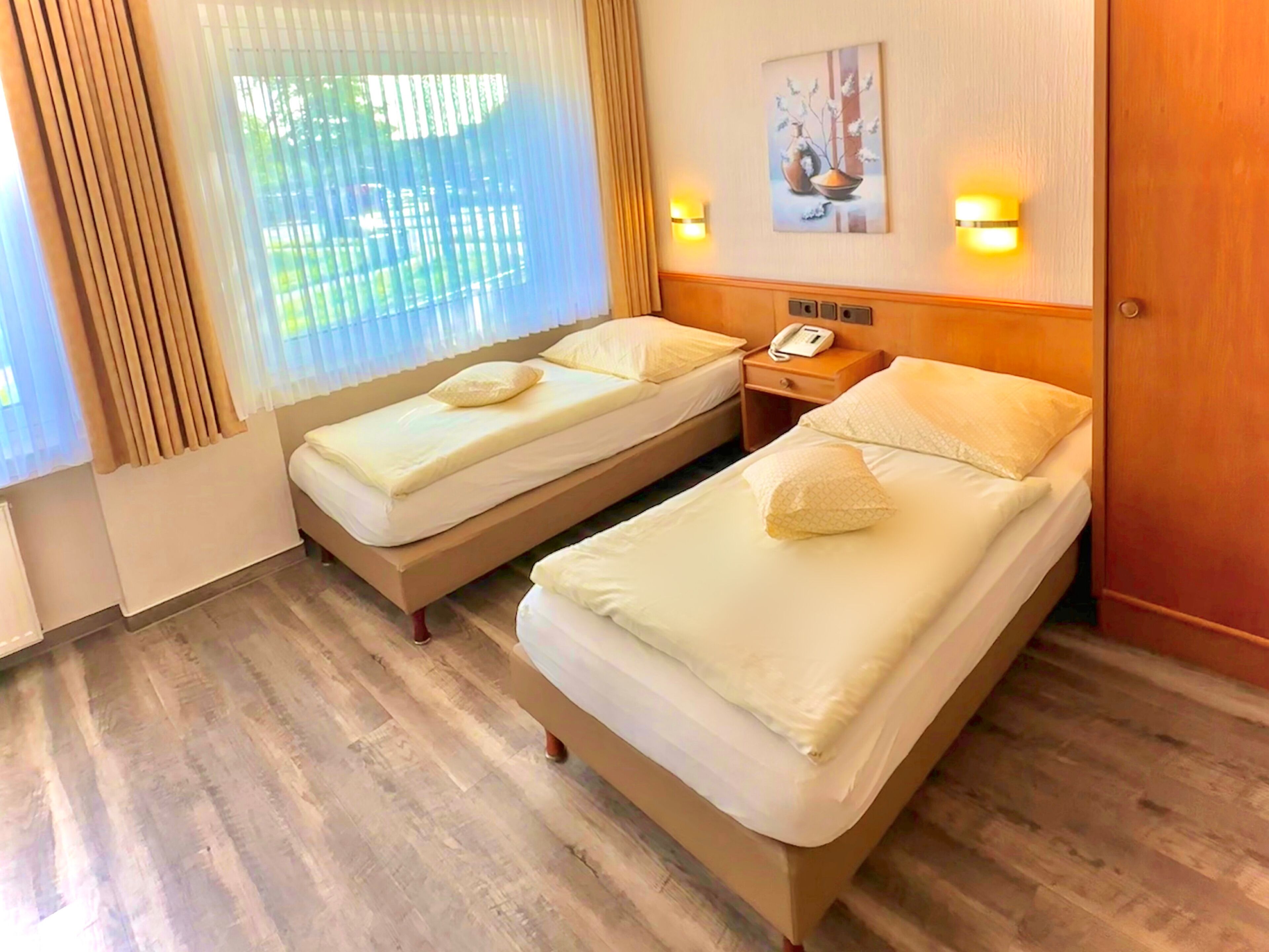 standard double room | in-room safe, desk, blackout curtains, soundproofing