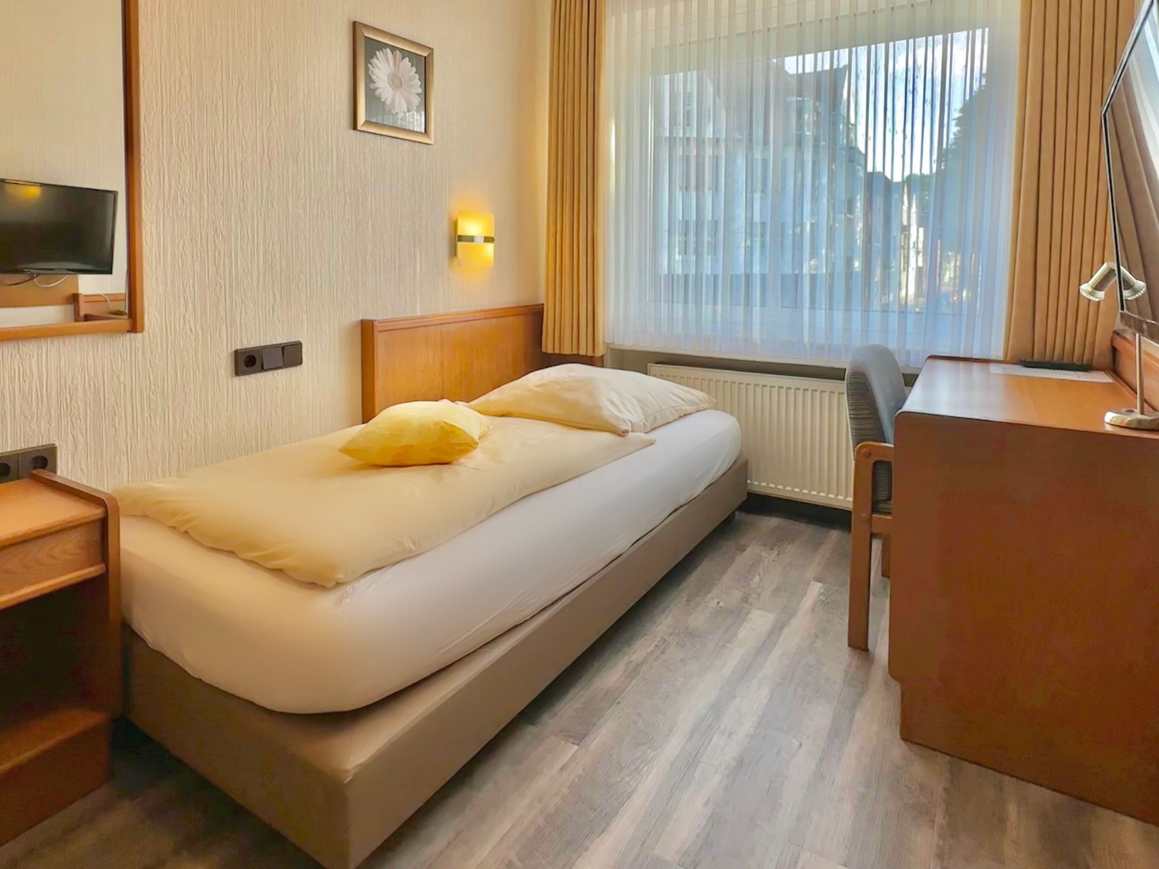 standard single room | in-room safe, desk, blackout curtains, soundproofing