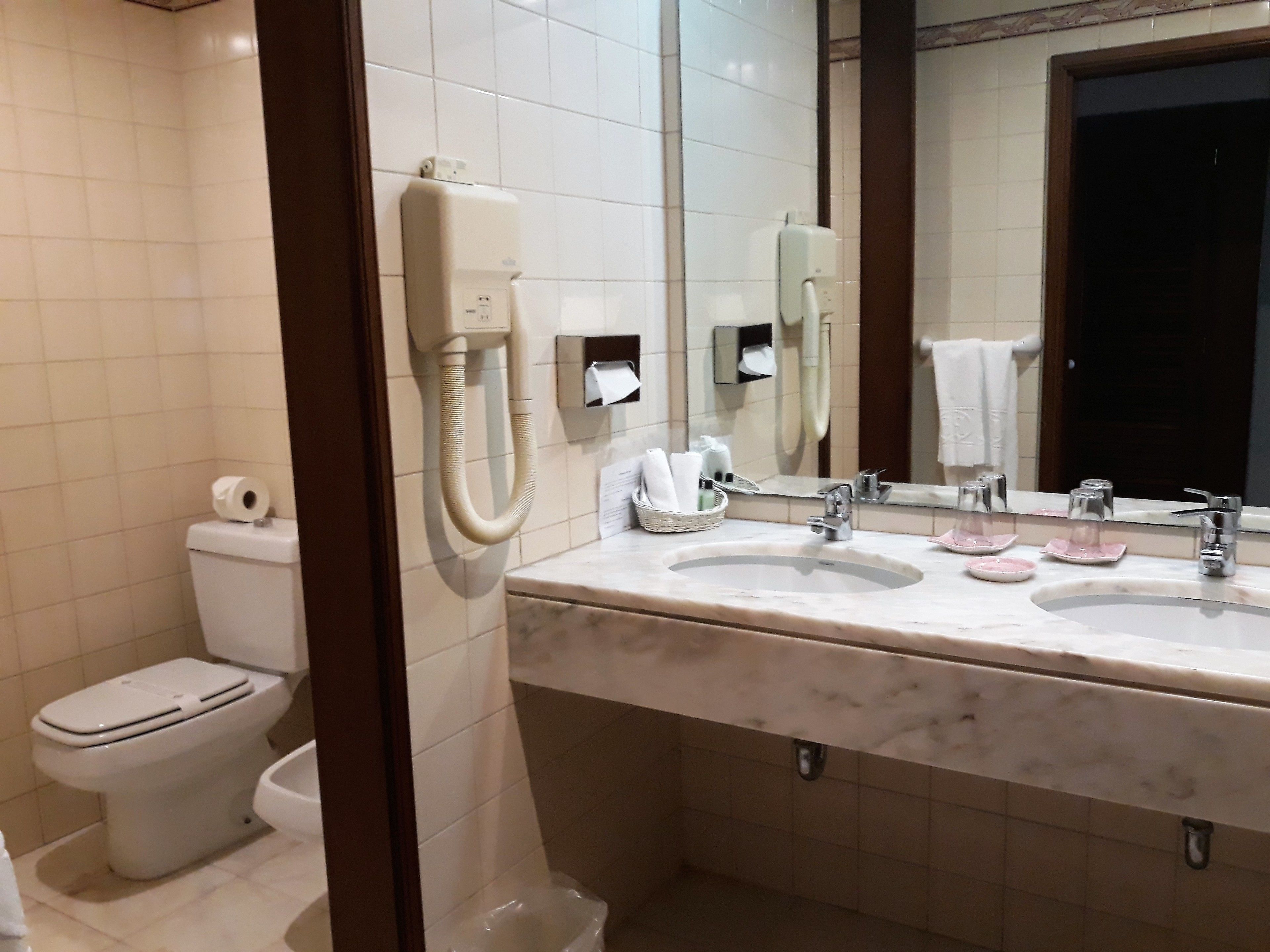 superior double room, balcony, partial sea view | bathroom | free toiletries, hair dryer, towels