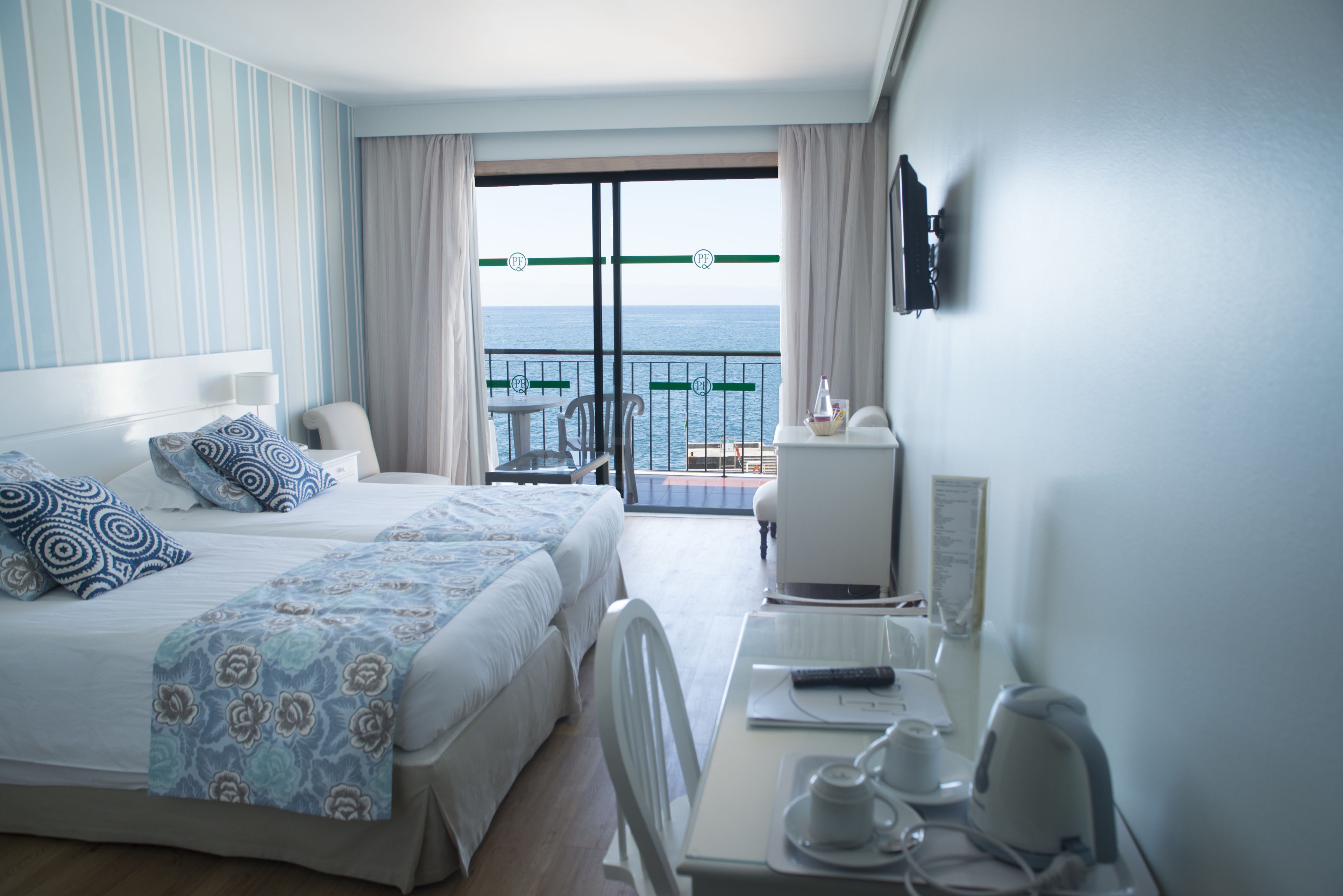 double room, balcony, sea view (located in penha de frança mar) | 1 bedroom, minibar, blackout curtains, soundproofing