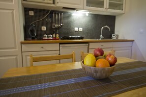 Standard-Suite, Kochnische | Eigene Kochnische | Kühlschrank, Wasserkocher mit Kaffee-/Teezubehör