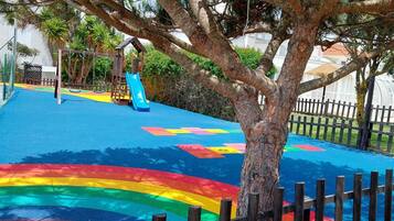 Children’s play area – outdoor