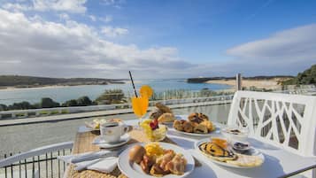 Daily buffet breakfast (EUR 13 per person)