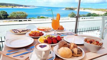Daily buffet breakfast for a fee