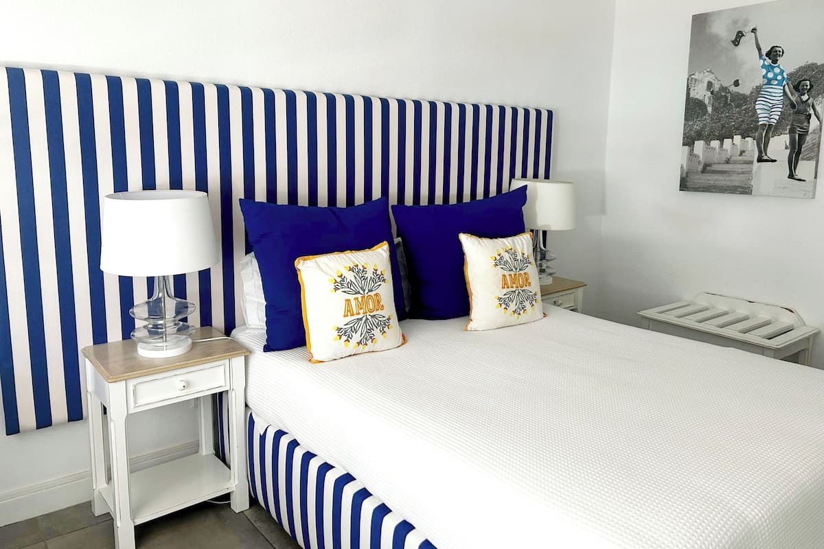 Camera doppia, 1 letto matrimoniale, vista piscina | Wi-Fi gratuito, lenzuola