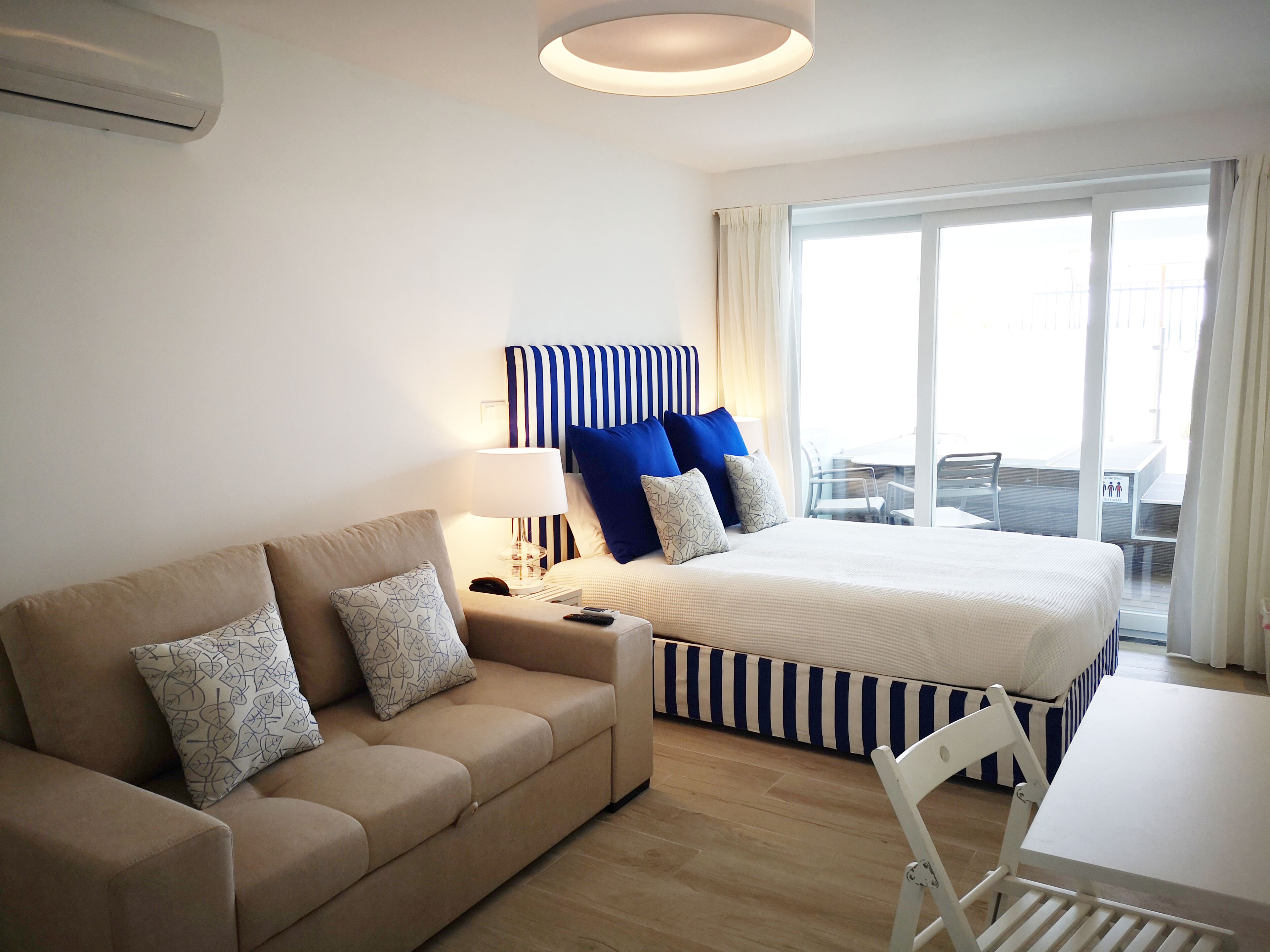 Wifi gratis y ropa de cama 