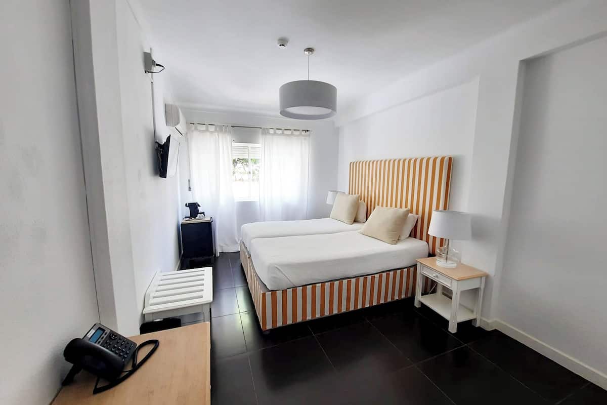 Standard Twin Room | Free WiFi, bed sheets