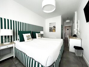 Zweibettzimmer, Poolblick | Kostenloses WLAN, Bettwäsche