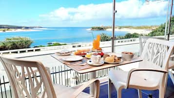 Daily buffet breakfast (EUR 13 per person)