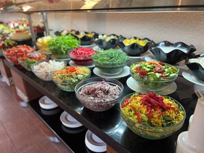A buffet with various salads and dishes. - Natur Garden Hotel (Bodrum)