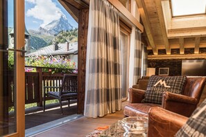 Penthouse Apartment with 3 Bedrooms | Living area | Plasma TV, MP3 dock - Matterhorn Lodge Boutique Hotel & Apartements (Zermatt)
