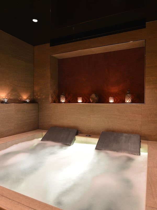Indoor spa tub