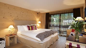 Double Room, Balcony | 3 bedrooms, premium bedding, in-room safe, individually decorated