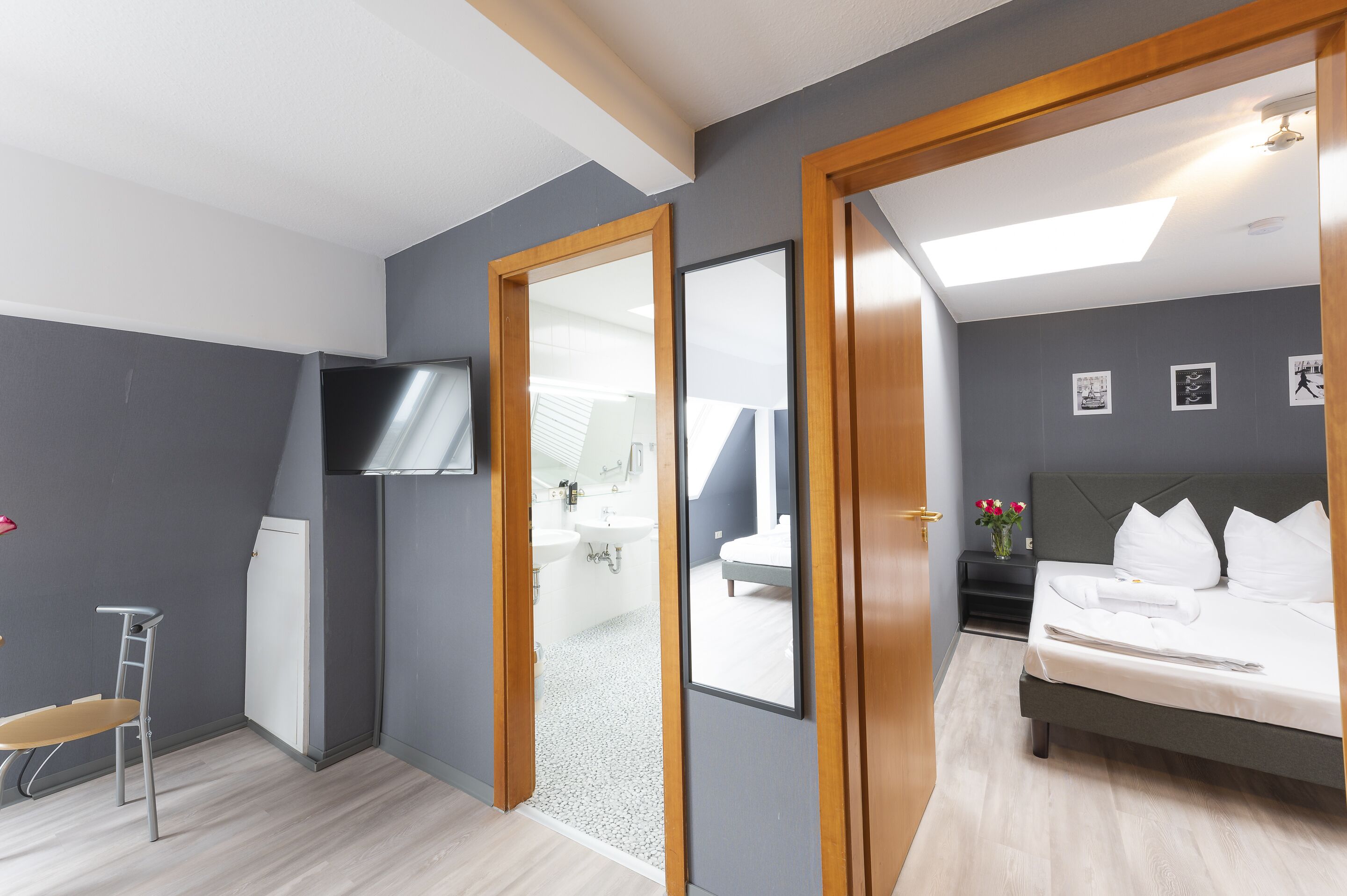 Comfort Apartment | Hypo-allergenic bedding, in-room safe, individually furnished, desk