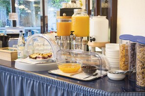 Daily buffet breakfast for a fee - Hotel Astoria am Urachplatz (Stuttgart)