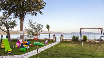 Children’s play area – outdoor