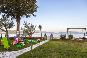 Children’s play area – outdoor