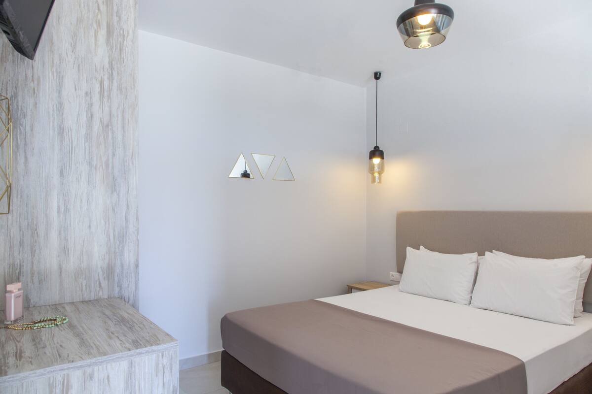 Apartamento conforto, 1 quarto, acesso à piscina, vista para o mar | Escrivaninha, quartos à prova de som, berços grátis, Wi-Fi de cortesia