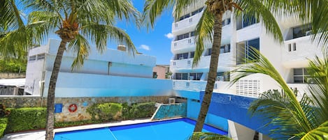 Outdoor pool, sun loungers