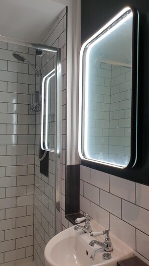 Standard Double Room, Ensuite (1st Floor) | Bathroom