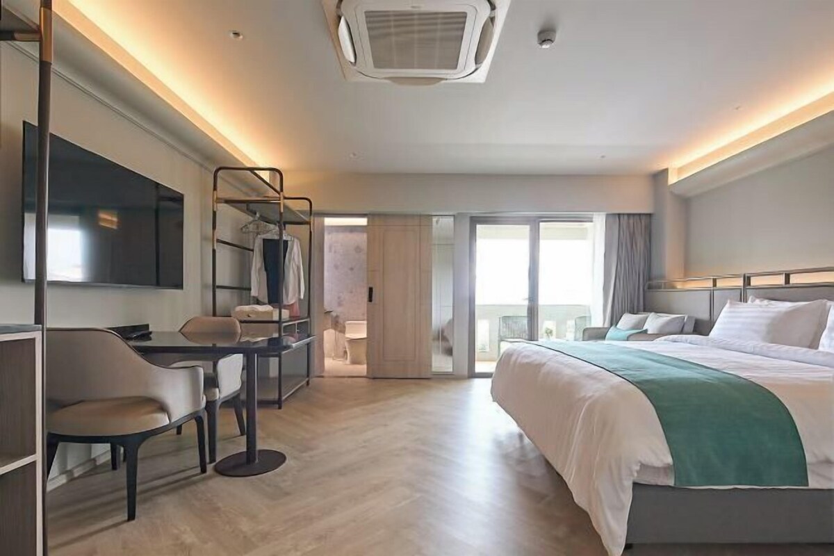 In-room safe, desk, laptop workspace, blackout drapes