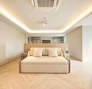 Studio King | In-room safe, desk, laptop workspace, blackout curtains - The Path Siam (Bangkok)