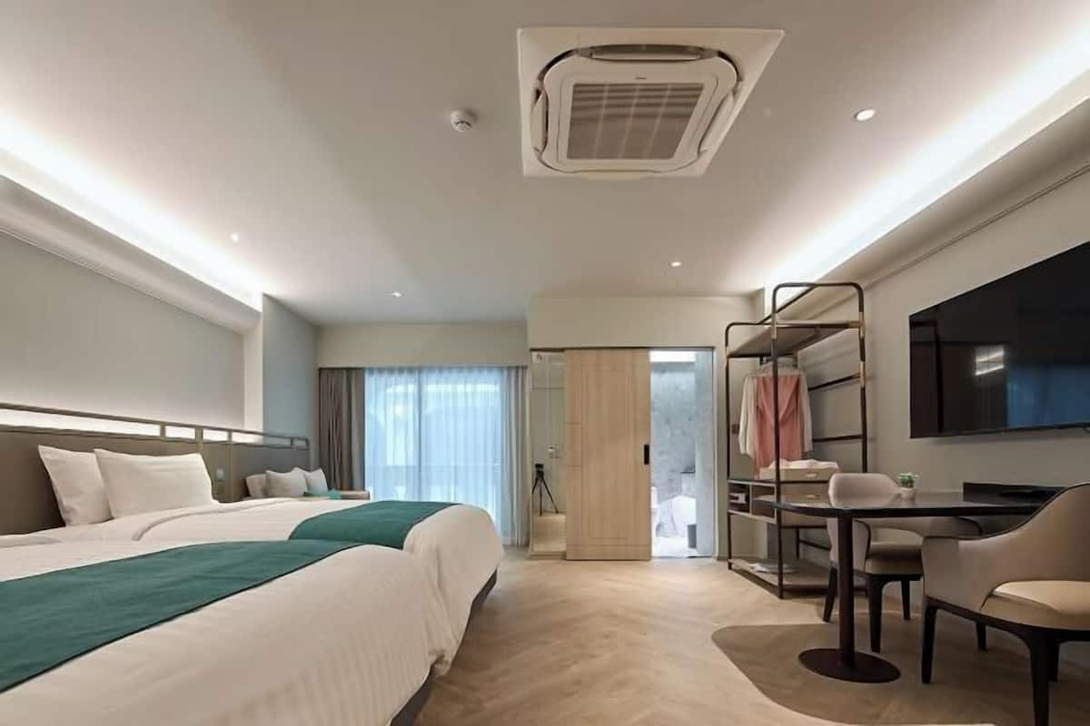 1 bedroom, in-room safe, desk, laptop workspace