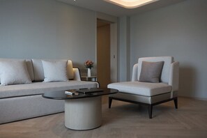 The Path Suite | In-room safe, desk, laptop workspace, blackout curtains - The Path Siam (Bangkok)