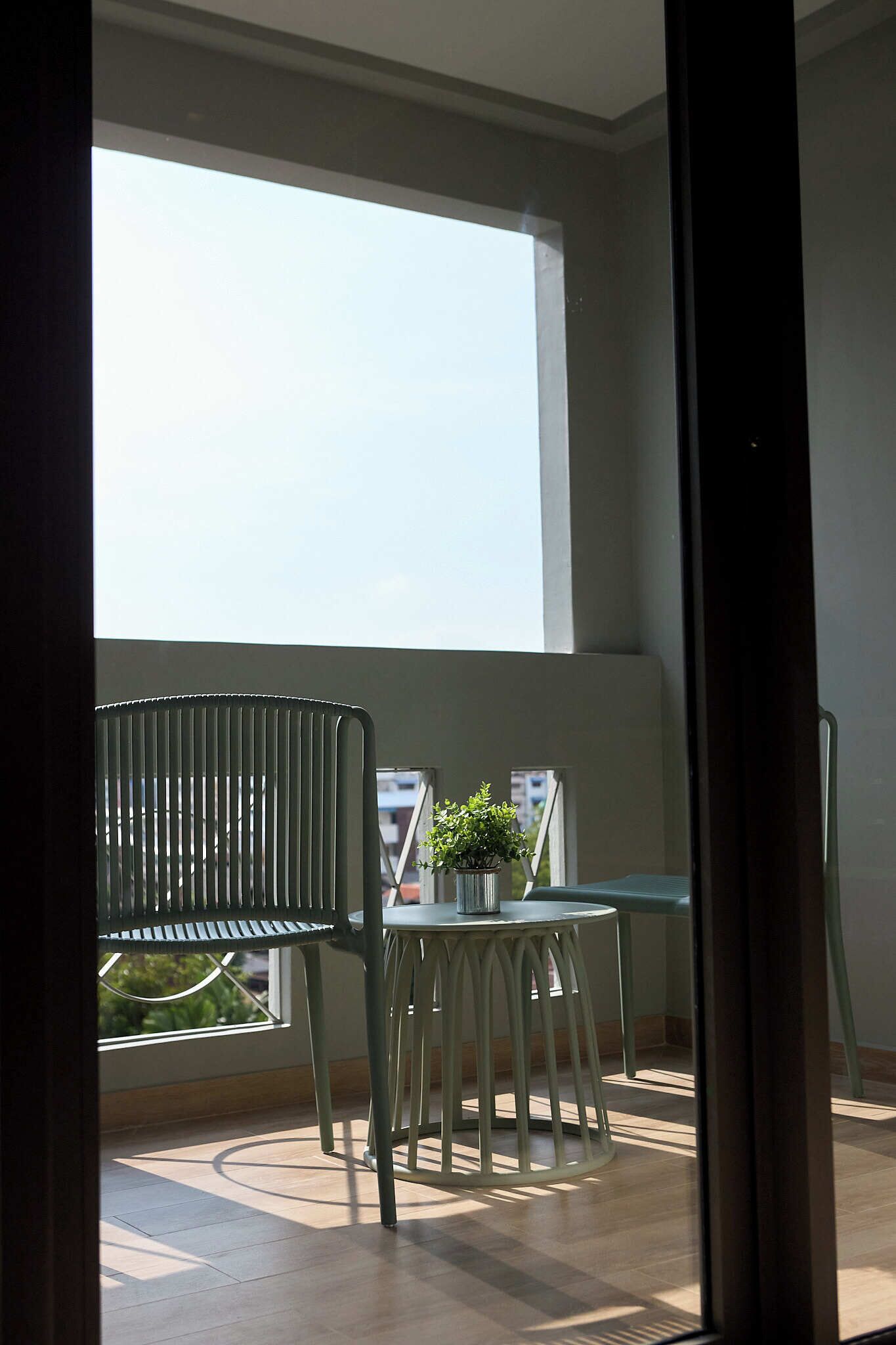 corner king | 1 bedroom, in-room safe, desk, laptop workspace