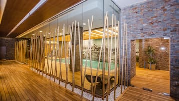 Couples treatment room(s), sauna, Turkish bath/hammam, body treatments