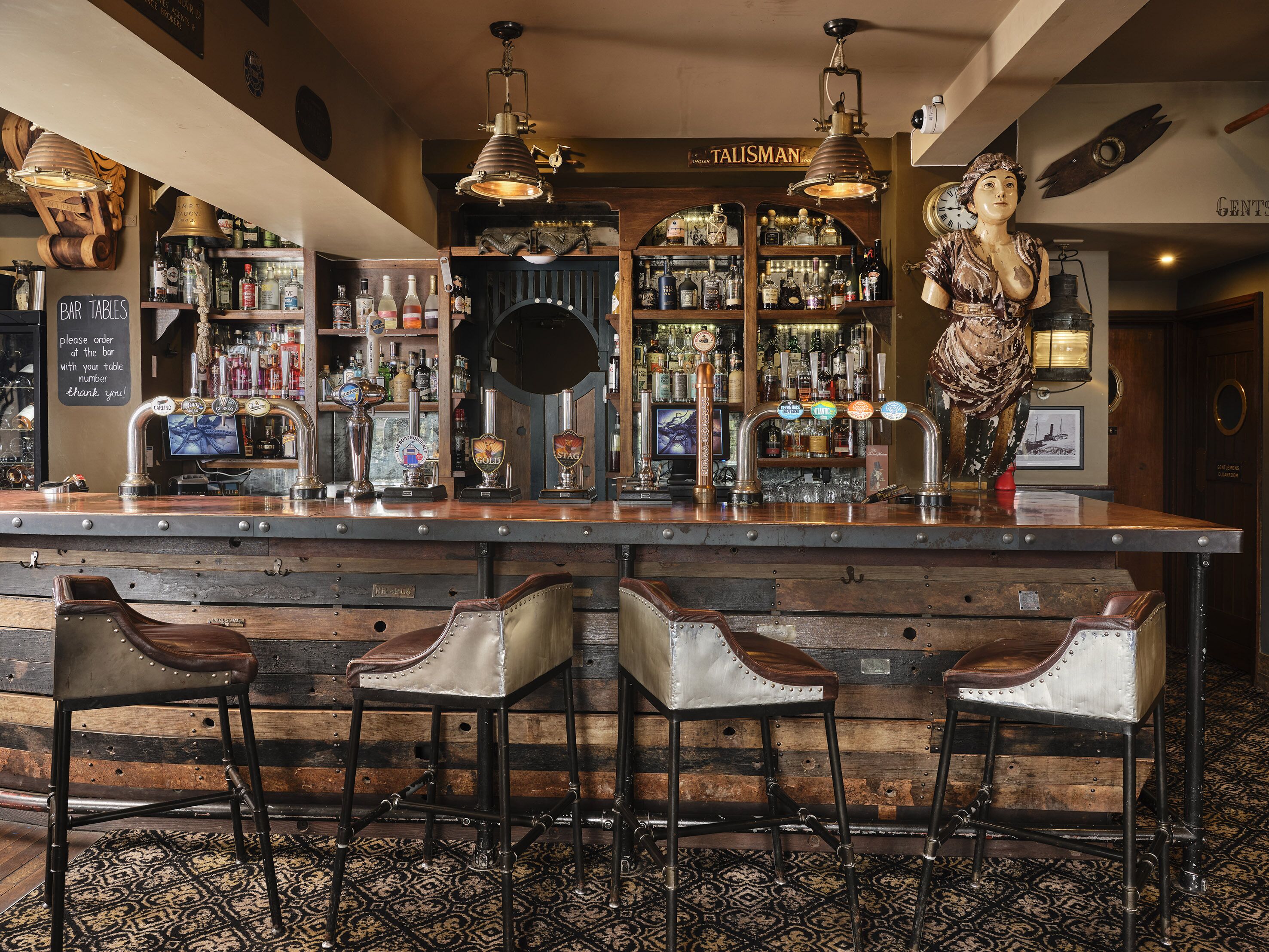 Bar (en la propiedad)